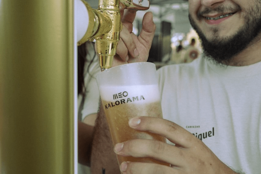 Colaborador engajado em sua tarefa